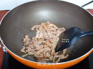 酸酸甜甜菠萝炒肉丝的做法步骤：4