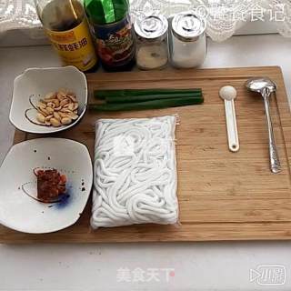 家庭版酸辣粉的做法步骤：1
