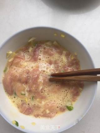 蒜台木耳炒肉的做法步骤：2