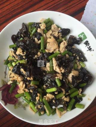 蒜台木耳炒肉的做法步骤：4