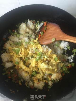 蔬菜鸡蛋炒饭的做法步骤：9