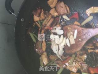 春笋炒腊肉的做法步骤：9