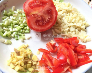 肉末茄子煲——教你茄子吸油少的秘诀，砂锅煲越放越入味？的做法步骤：3