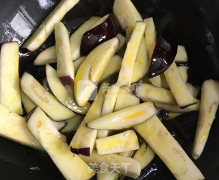 肉末茄子煲——教你茄子吸油少的秘诀，砂锅煲越放越入味？的做法步骤：5