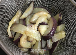 肉末茄子煲——教你茄子吸油少的秘诀，砂锅煲越放越入味？的做法步骤：6