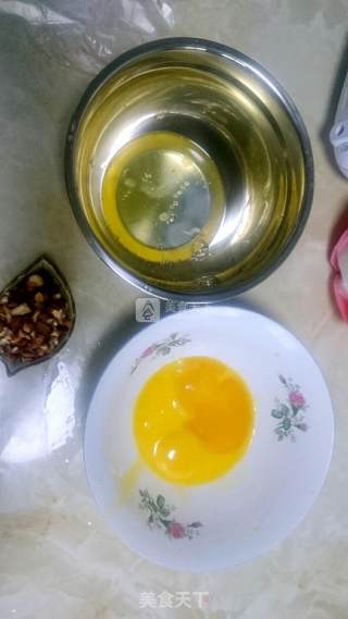 果仁蛋糕——电饭煲版的做法步骤：2