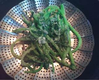 健康蒸菜茼蒿杆的做法步骤：2