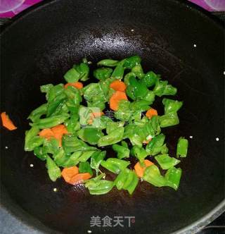 青椒炒猪血丸子的做法步骤：4