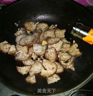 青椒炒猪血丸子的做法步骤：6