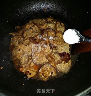 青椒炒猪血丸子的做法步骤：9