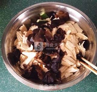 韩式辣酱拌腐竹的做法步骤：7