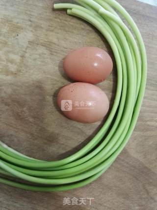 蒜苔炒鸡蛋的做法步骤：1