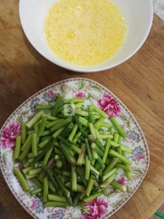 蒜苔炒鸡蛋的做法步骤：2