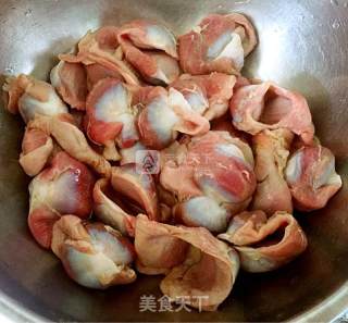 彩椒菊花鸡胗的做法步骤：1