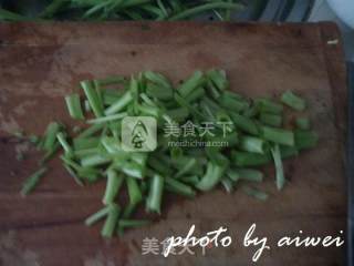 菠菜杆炒鸡蛋的做法步骤：3