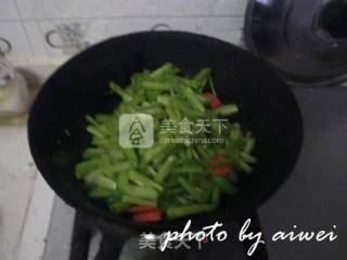 菠菜杆炒鸡蛋的做法步骤：7
