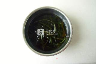 凉拌莴笋海带丝的做法步骤：2