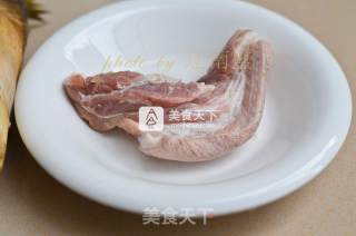 春笋五花肉的做法步骤：1