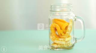 一厨作改善皮肤粗糙排毒水之芒果柳橙美人水的做法步骤：3