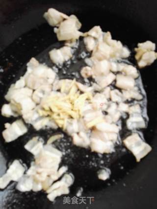 蒜苔炒五花肉的做法步骤：4