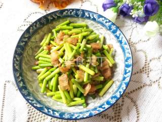 蒜苔炒五花肉的做法步骤：8