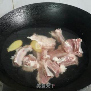 红烧排骨的做法步骤：2