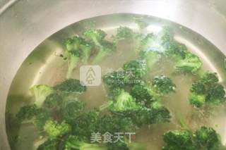 『家夏』凉拌西兰花 爽口减肥菜的做法步骤：3
