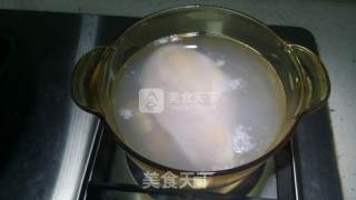 怪味香辣手撕鸡的做法步骤：1