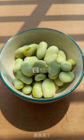 葱烧蚕豆的做法步骤：1