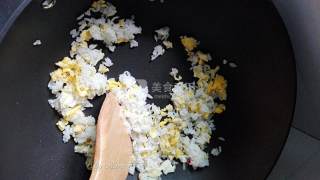 简易蛋炒饭的做法步骤：3