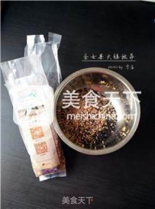【不用揉面的厚底披萨】圣女果火腿披萨的做法步骤：1