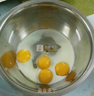 圆形，心形戚风蛋糕的做法步骤：1