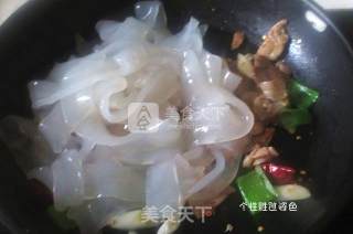 爆炒拉皮的做法步骤：4