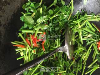 水芹炒香干的做法步骤：7