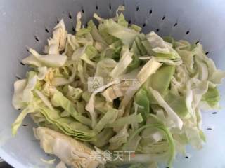 腊肉炒卷心菜的做法步骤：2