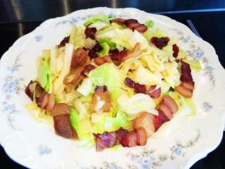 腊肉炒卷心菜的做法步骤：8