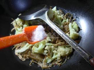 笋干菜煮花菜的做法步骤：6