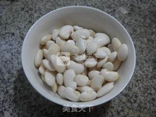 白芸豆猪蹄汤的做法步骤：2