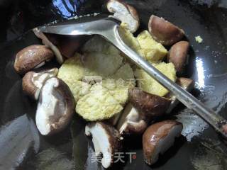 香菇烧鲜素鸡的做法步骤：4