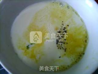 亚麻籽油杂蔬熏肠土司蒸蛋羹的做法步骤：4