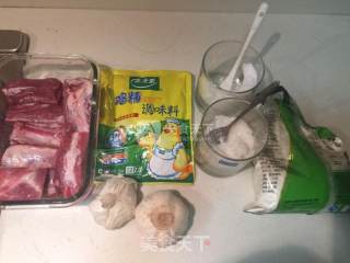 蒜香排骨的做法步骤：1
