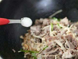 金针菇炒肥牛的做法步骤：7