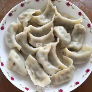 青椒水饺的做法步骤：2