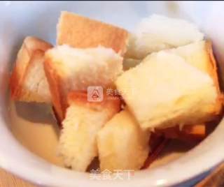蛋奶吐司布丁的做法步骤：6