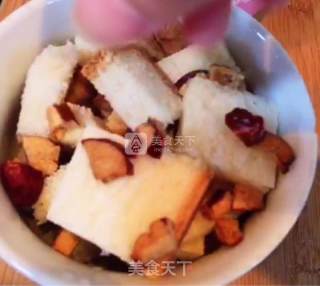 蛋奶吐司布丁的做法步骤：7
