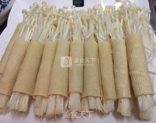 肉末蒸千张金针菇卷的做法步骤：1