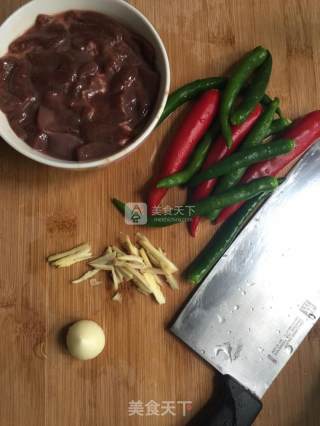 辣炒猪肝的做法步骤：1