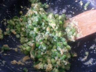 蒜苔芙蓉(蒜苗炒鸡蛋)的做法步骤：4