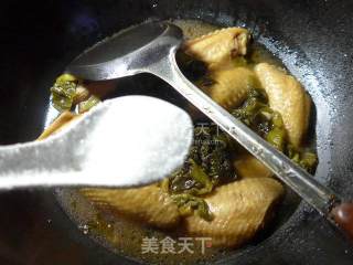 酸菜烧中翅的做法步骤：8