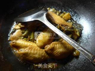酸菜烧中翅的做法步骤：11